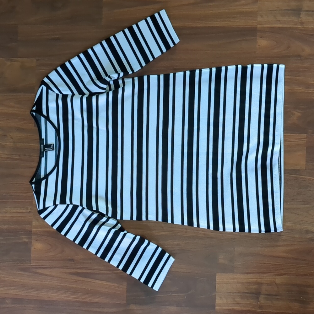 Forever 21 Black and White Striped Tunic Size M
